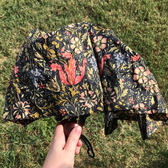 Black floral umbrella - Picture 4 of 6